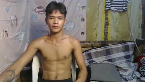 Snapshot of urasian_rey chatting on June 4, 9:26 am urasian_rey online show from June 4, 9:26 am
