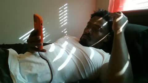 UrbanDicc online show from February 5, 9:40 pm