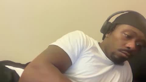 Snapshot of urbandick5 chatting on November 24, 1:05 am urbandick5 online show from November 24, 1:05 am