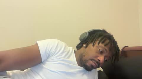 Snapshot of urbandick5 chatting on December 14, 1:33 am urbandick5 online show from December 14, 1:33 am