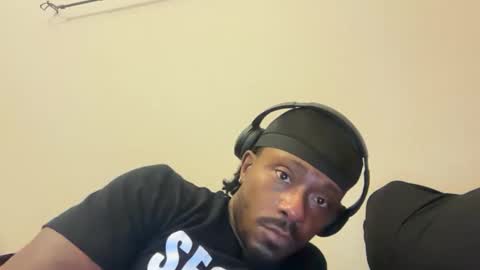 Snapshot of urbandick5 chatting on December 15, 1:43 am urbandick5 online show from December 15, 1:43 am