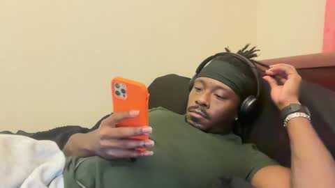 Snapshot of urbandick5 chatting on December 17, 1:33 am urbandick5 online show from December 17, 1:33 am