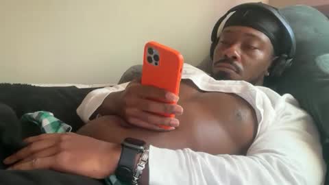 Snapshot of urbandick5 chatting on January 15, 1:59 pm urbandick5 online show from January 15, 1:59 pm