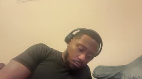 Snapshot of urbandick5 chatting on February 14, 7:43 pm urbandick5 online show from February 14, 7:43 pm