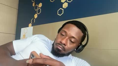 Snapshot of urbandick5 chatting on February 19, 4:58 pm urbandick5 online show from February 19, 4:58 pm