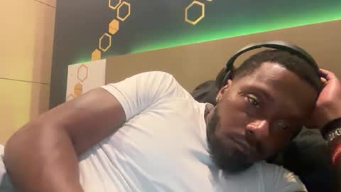 Snapshot of urbandick5 chatting on February 20, 9:10 am urbandick5 online show from February 20, 9:10 am