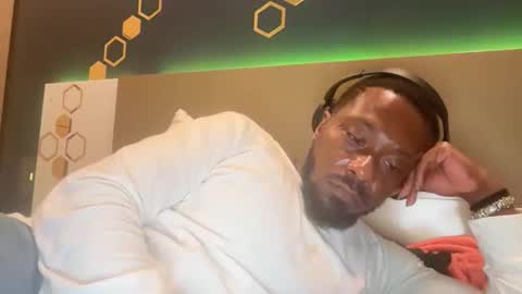 Snapshot of urbandick5 chatting on February 22, 6:35 am urbandick5 online show from February 22, 6:35 am