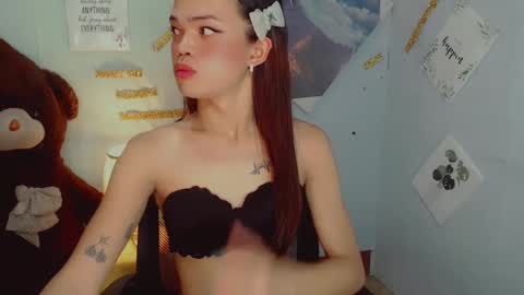 urblossom_ayaxxx online show from February 18, 10:27 am
