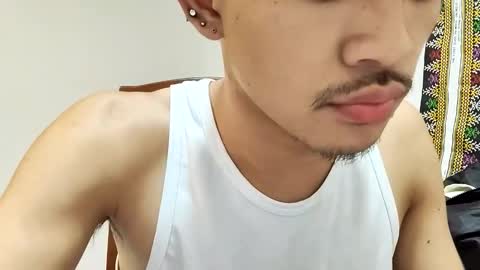 Snapshot of urbunnyboi chatting on May 18, 4:51 am urbunnyboi online show from May 18, 4:51 am