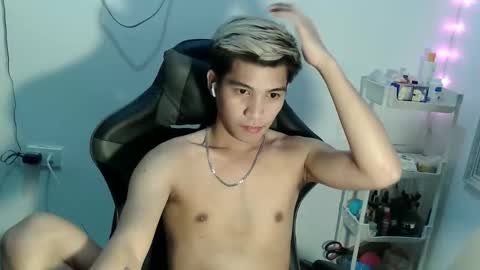 Snapshot of urcutefucking_asianboy chatting on November 3, 1:34 pm ASIANBBYBOY online show from November 3, 1:34 pm