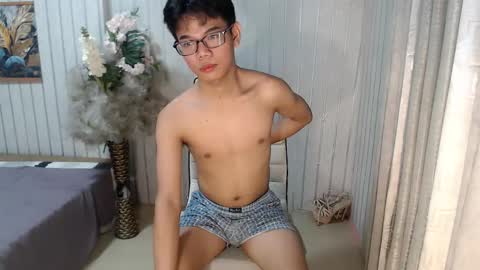 urdreamboy_doms online show from April 25, 6:27 pm
