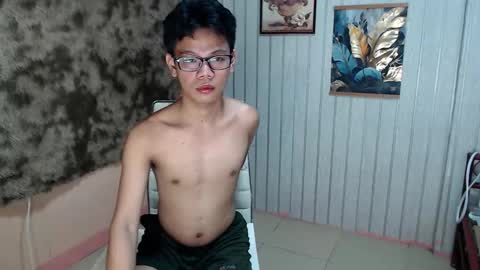 Snapshot of urdreamboy_doms chatting on May 12, 4:53 am urdreamboy_doms online show from May 12, 4:53 am