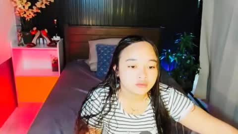 Snapshot of urfavouritecravings chatting on October 13, 12:43 am Scarlet online show from October 13, 12:43 am