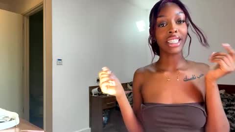 Snapshot of urfavtee chatting on March 28, 2:27 pm urfavtee online show from March 28, 2:27 pm