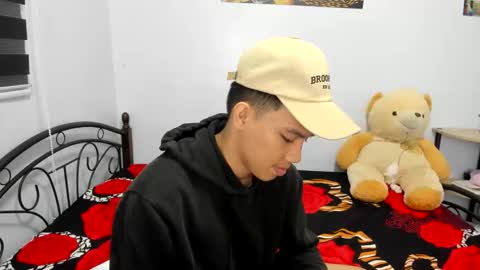 urfucker_vinz online show from April 12, 1:38 pm