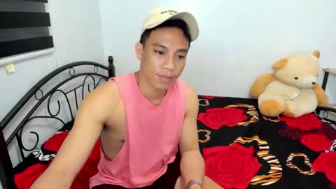 Snapshot of urfucker_vinz chatting on April 16, 9:39 pm urfucker_vinz online show from April 16, 9:39 pm