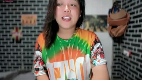 Snapshot of urgirl_dimple chatting on June 3, 1:36 pm Dimple online show from June 3, 1:36 pm