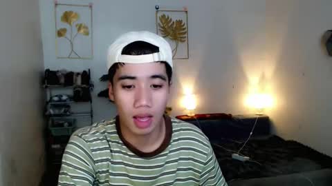 Snapshot of urguy_habibi chatting on December 23, 6:44 am Bib online show from December 23, 6:44 am