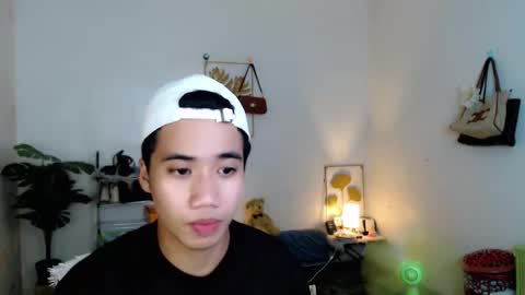 Snapshot of urguy_habibi chatting on January 7, 9:45 am Bib online show from January 7, 9:45 am