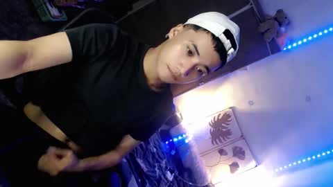 Snapshot of urguy_habibi chatting on February 13, 1:12 am Bib online show from February 13, 1:12 am