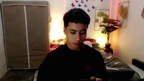 Snapshot of urguy_habibi chatting on February 23, 5:05 am Bib online show from February 23, 5:05 am