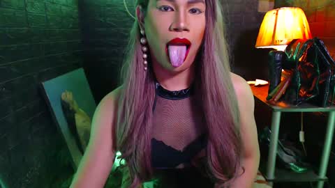 Snapshot of urhardcockqueenxxx chatting on December 10, 10:16 pm queen norelle online show from December 10, 10:16 pm
