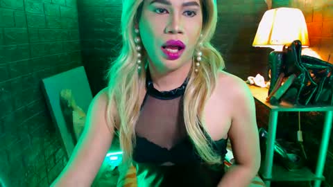 Snapshot of urhardcockqueenxxx chatting on December 13, 1:26 am queen norelle online show from December 13, 1:26 am