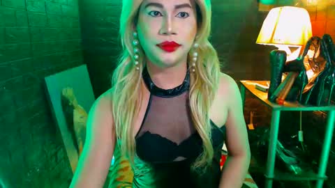 Snapshot of urhardcockqueenxxx chatting on January 2, 10:22 pm queen norelle online show from January 2, 10:22 pm