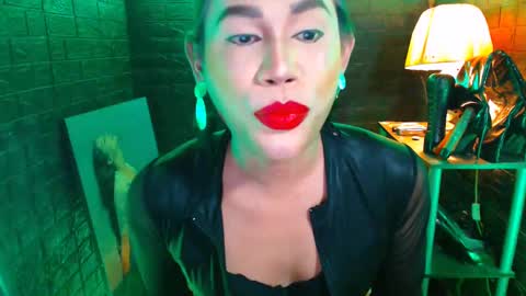 Snapshot of urhardcockqueenxxx chatting on January 11, 10:51 pm queen norelle online show from January 11, 10:51 pm