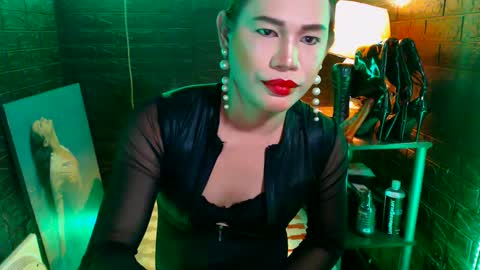 Snapshot of urhardcockqueenxxx chatting on March 1, 11:26 pm queen norelle online show from March 1, 11:26 pm