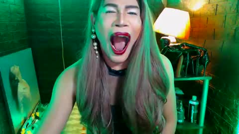 Snapshot of urhardcockqueenxxx chatting on March 6, 2:51 pm queen norelle online show from March 6, 2:51 pm
