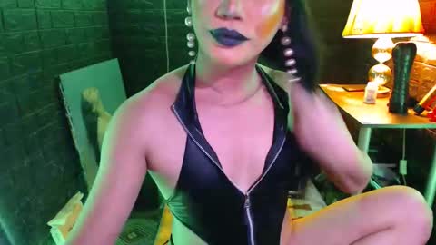 Snapshot of urhardcockqueenxxx chatting on October 6, 9:12 pm queen norelle online show from October 6, 9:12 pm