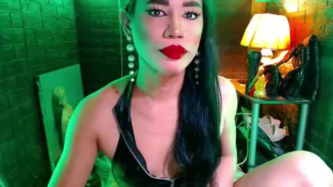 queen norelle online show from April 19, 7:05 pm