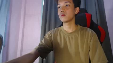 Snapshot of urhot_johny chatting on April 9, 4:12 am urhot_johny online show from April 9, 4:12 am