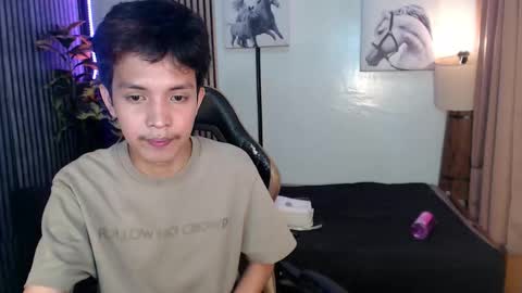 Snapshot of urhot_johny chatting on April 14, 12:00 pm urhot_johny online show from April 14, 12:00 pm