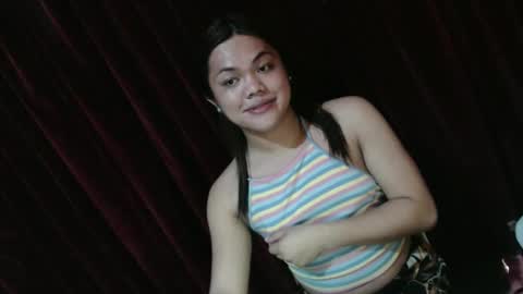 urhottie_bella online show from May 13, 11:00 pm