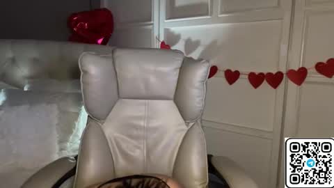 Snapshot of urlillshy chatting on March 6, 1:02 am Kristina online show from March 6, 1:02 am