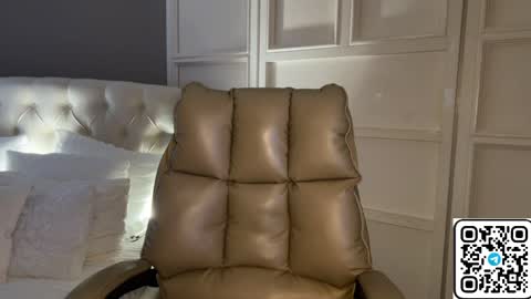 Snapshot of urlillshy chatting on April 10, 1:11 am Kristina online show from April 10, 1:11 am