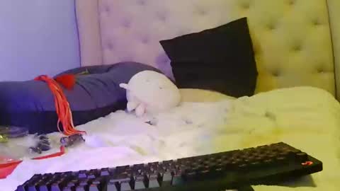 Snapshot of urlittleslut427128 chatting on February 11, 5:29 pm command me online show from February 11, 5:29 pm