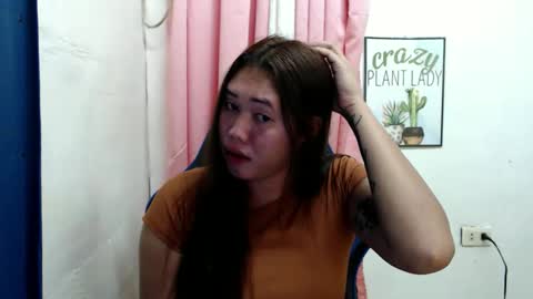 Snapshot of urlovely_sofie chatting on November 14, 8:18 pm Sofie online show from November 14, 8:18 pm
