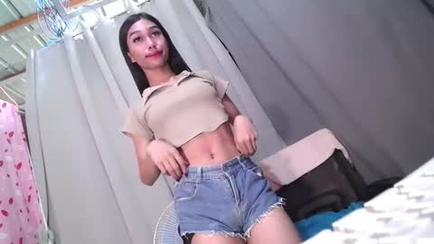 urloverjasmine_xx online show from May 8, 12:49 am