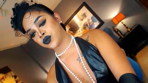 UrMajestyTyra online show from October 11, 2:33 am