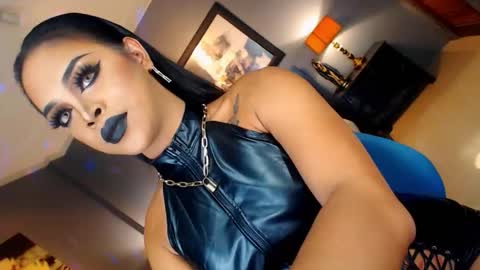 UrMajestyTyra online show from October 13, 2:00 am