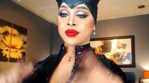 UrMajestyTyra online show from October 30, 1:51 am