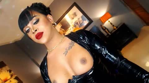 UrMajestyTyra online show from November 11, 1:27 am