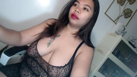Snapshot of uronlylust_lilit69xx chatting on April 25, 9:12 pm Lhea online show from April 25, 9:12 pm