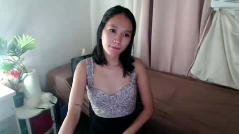 Snapshot of urpinayaureen04 chatting on November 29, 3:59 pm Petite hennesy online show from November 29, 3:59 pm