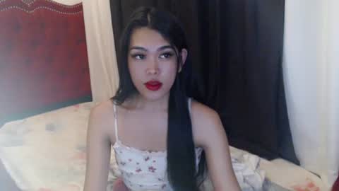 Snapshot of urpinayjenfuckerxxx chatting on October 11, 2:00 am Jenny online show from October 11, 2:00 am