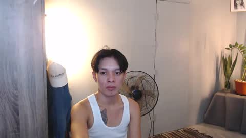 Snapshot of urpinoyasianx chatting on February 23, 3:18 pm Mel online show from February 23, 3:18 pm