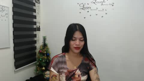 hi im kim online show from December 14, 11:07 am